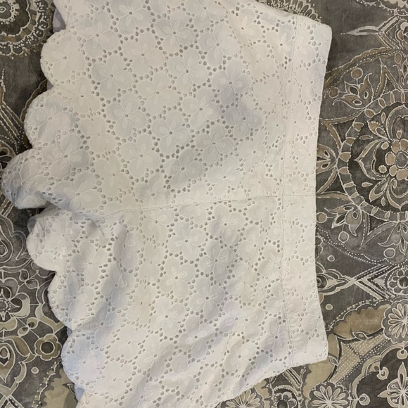 Lilly shorts - Picture 2 of 4